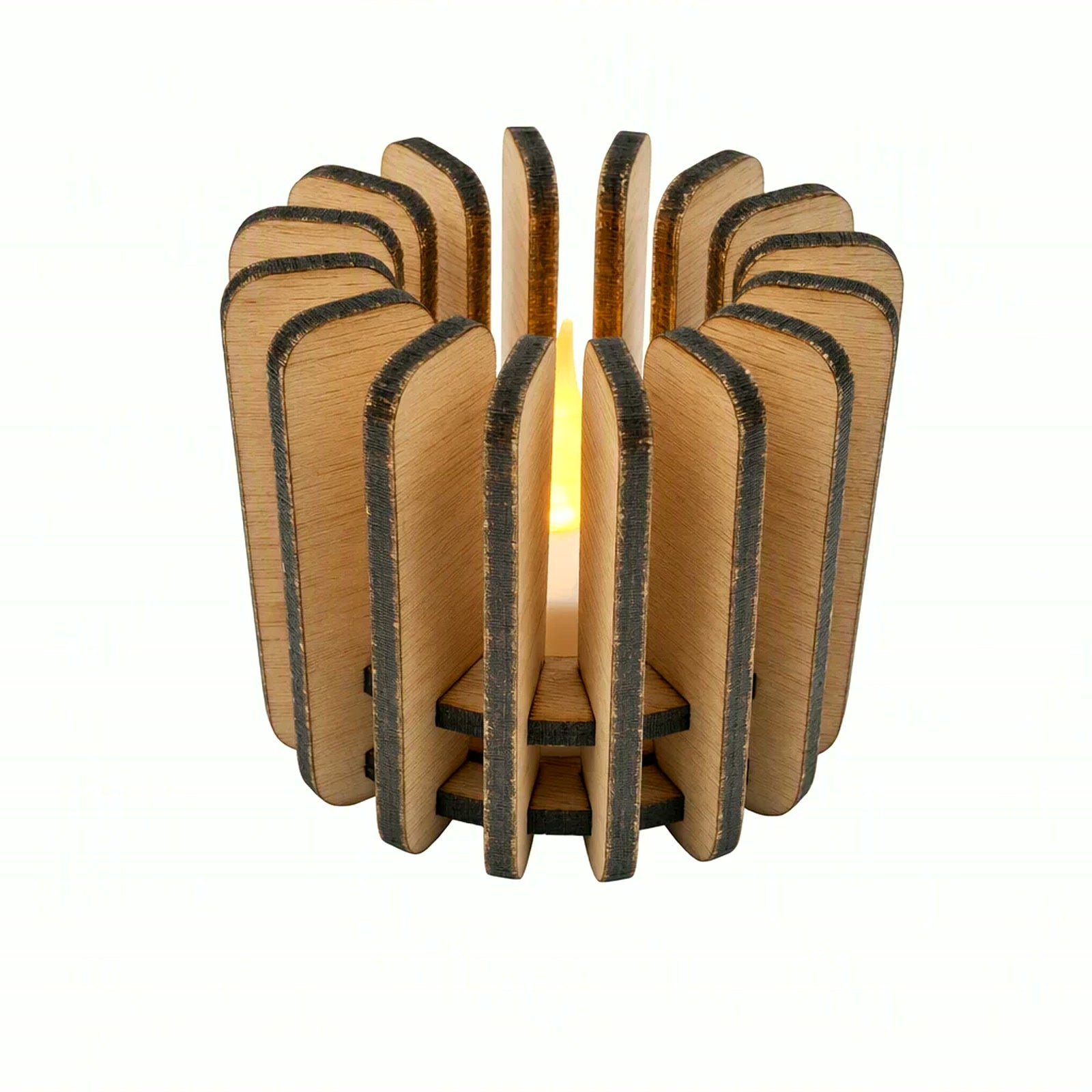 Holz-Teelichthalter ›Lille Lys‹ im Sonnen-Design mit LED-Teelicht, weißer Hintergrund