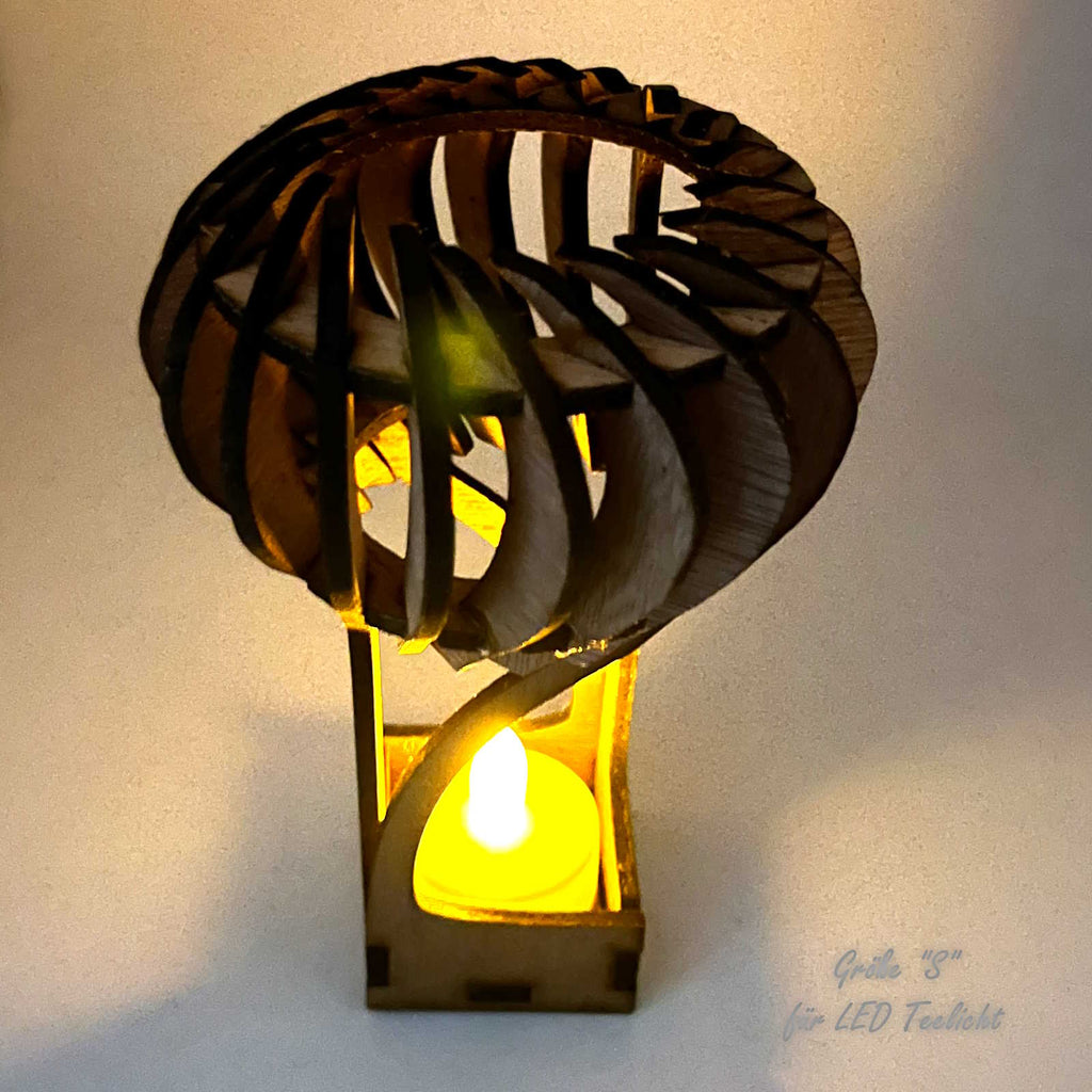 Kleine Heißluftballon-Lampe leuchtend, Ansicht von schräg oben