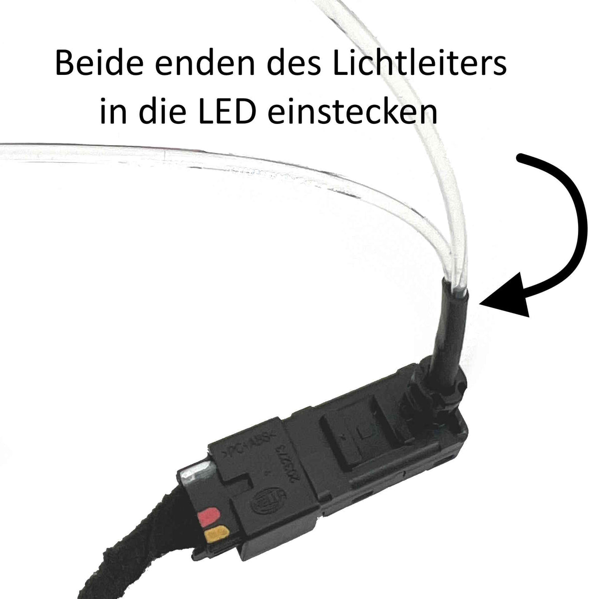 Beide Enden des Lichtleiters in die LED einstecken