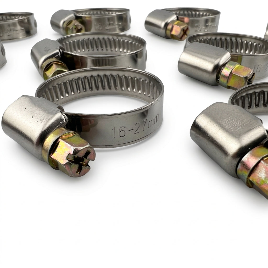 Mehrere Schlauchschellen 16-27 mm aus Edelstahl in der Nahaufnahme