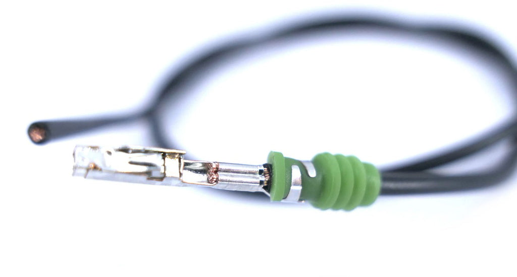Reparaturleitung MCON LL Female 1,0 mm² mit grüner Dichtung, Stecker-Nahaufnahme