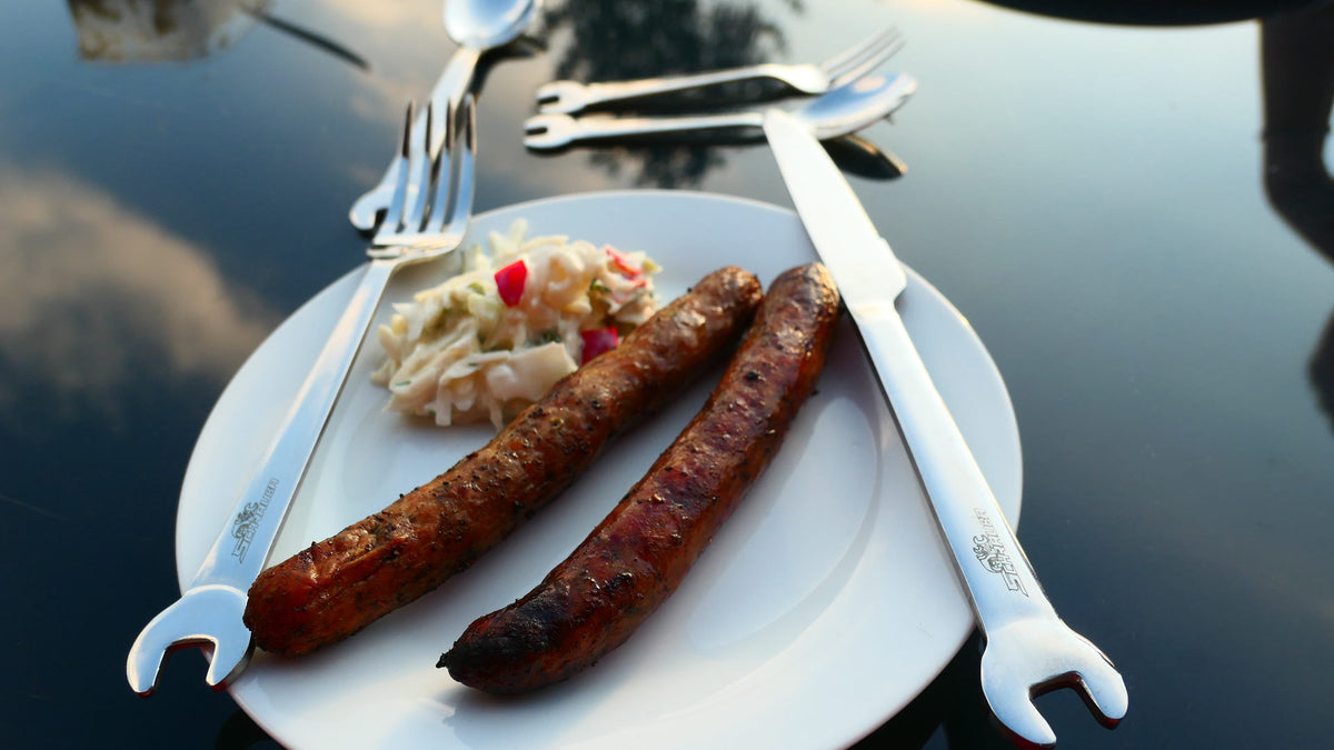 Maulschlüssel-Besteck mit Steak