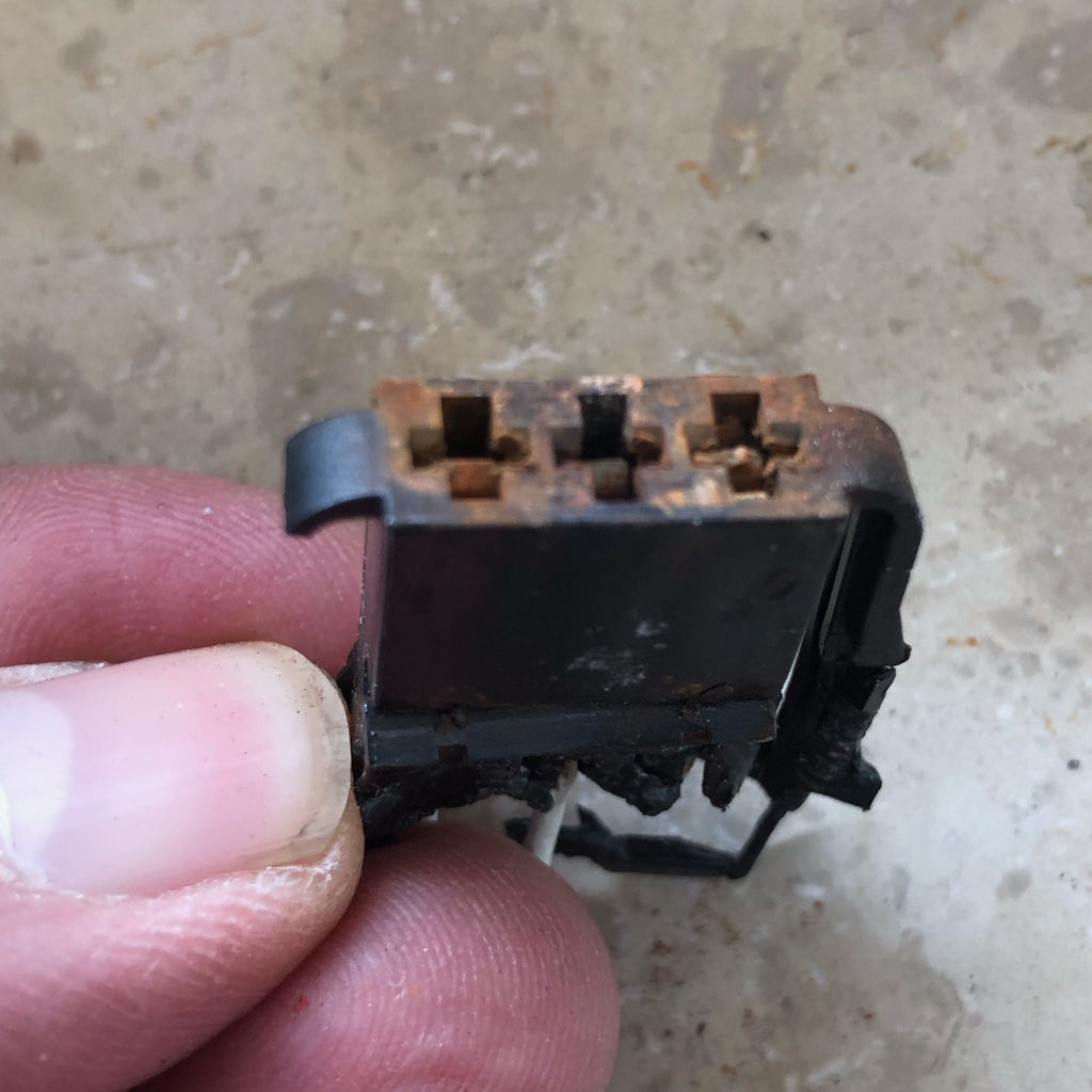 Reparaturkabel mit Gehäuse und Quetschverbinder für Lampenträger hinten innen passend für Golf6