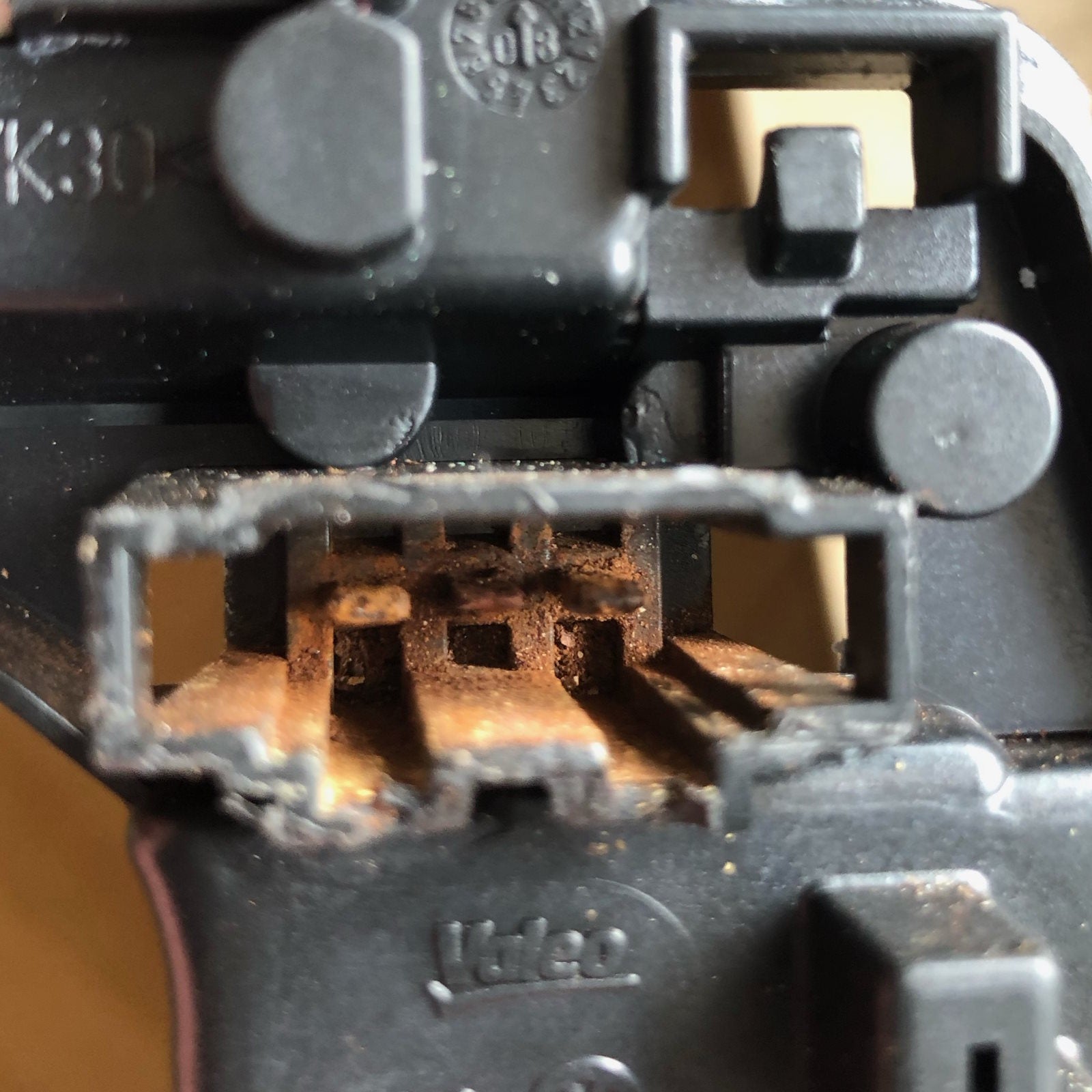 Reparaturkabel mit Gehäuse und Quetschverbinder für Lampenträger hinten innen passend für Golf6