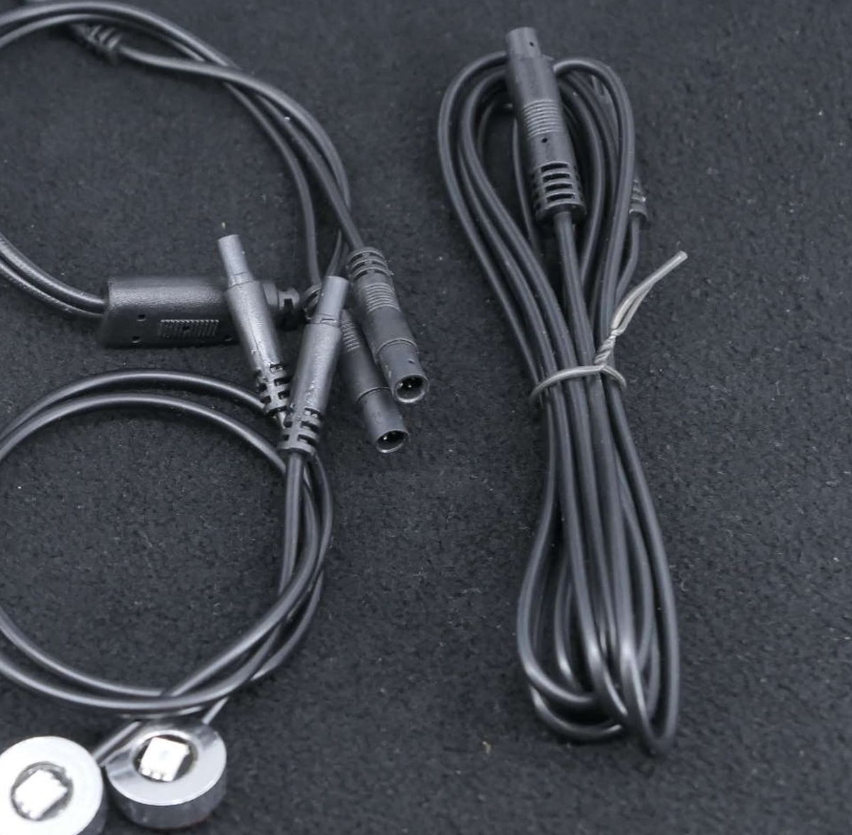 Set-Inhalt ohne Controller: Splitter 1 auf 2, zwei Spotlichter, Verlängerungskabel